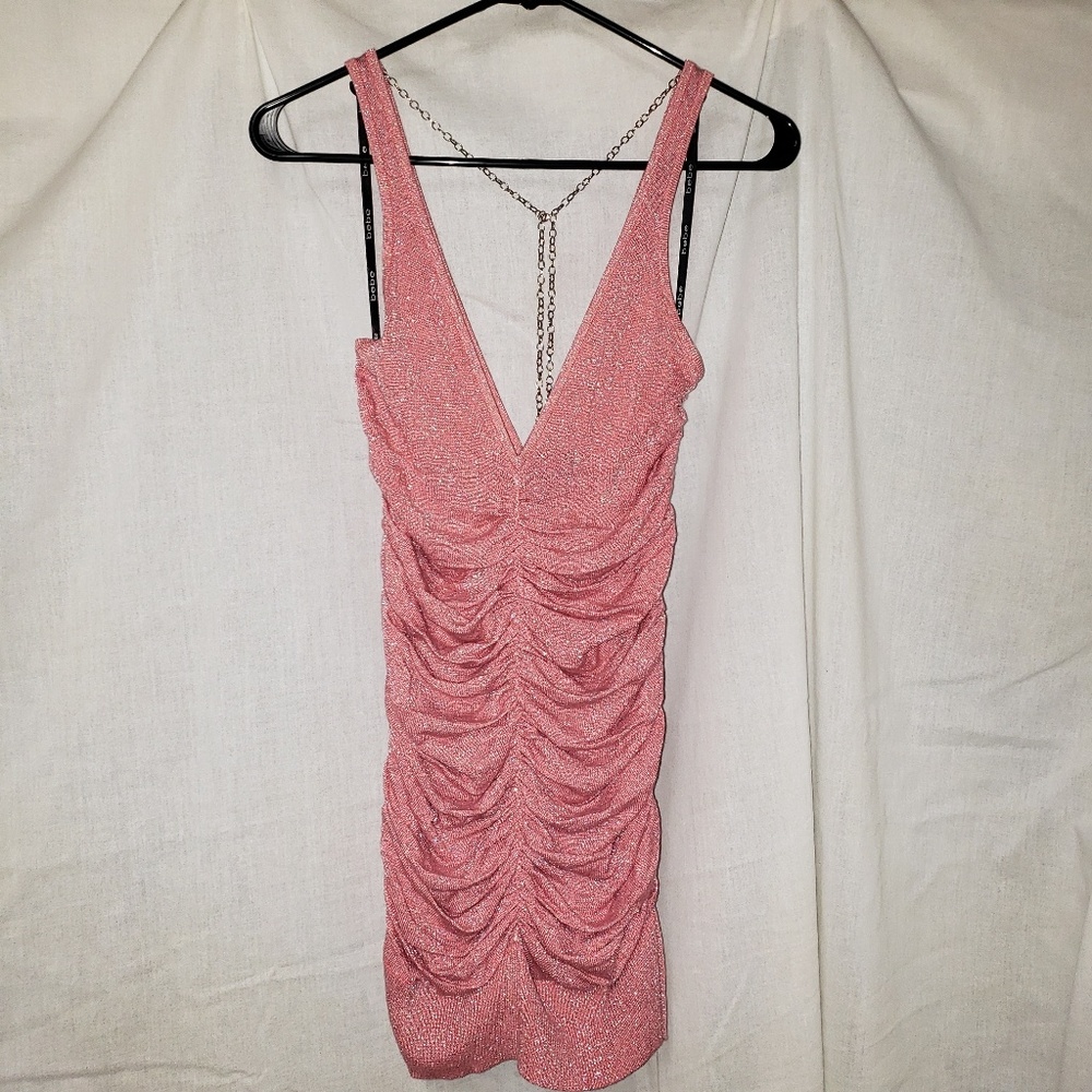 Sexy woven dress with chain accent